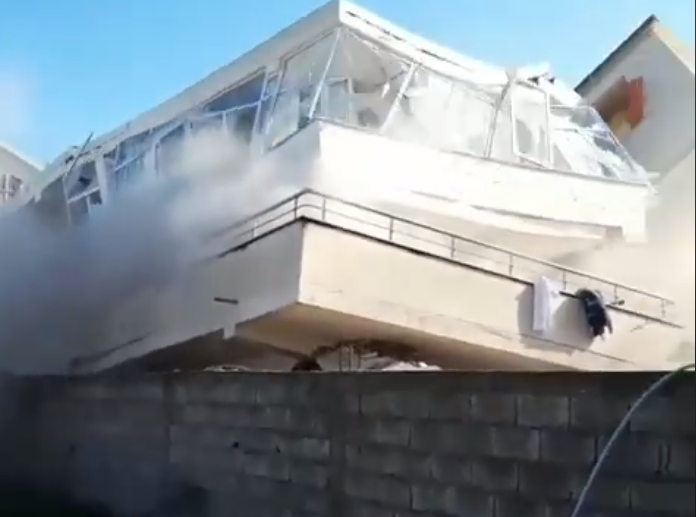 Pamje nga momenti kur shembet pallati për pak sekonda nga tërmeti në Durrës