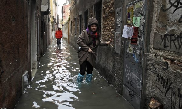 Pamje apokaliptike nga Venecia, qyteti po “zhduket”