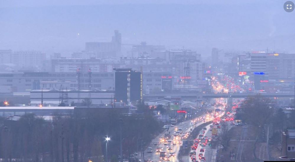 Mëngjesi e zbardh Prishtinën me ajër të ndotur
