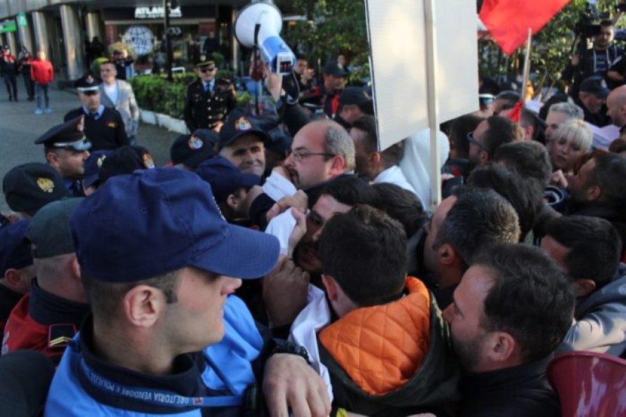 Vetëvendosje marshon në Tiranë më 28 nëntor, në krye të kërkesave – bashkimi kombëtar