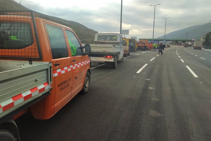 Kompanitë e mirëmbajtjes së rrugëve të Kosovës arrijnë në Shqipëri