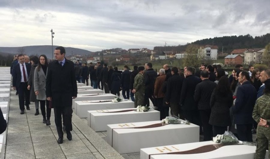 Kurti: 28 Nëntori bashkoi shqiptarët, këtë herë edhe ndaj tragjedisë
