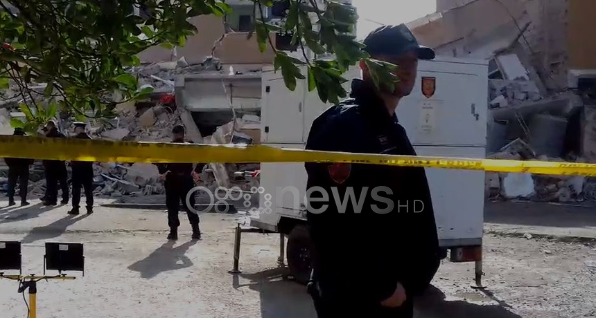 U nxorën të vdekur babi dhe vajza, nën gërmadha vazhdojnë të kërkohen nëna dhe djali