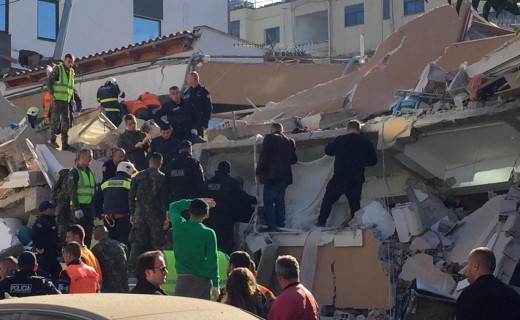 Shkon në 30 numri i viktimave nga tërmeti në Shqipëri