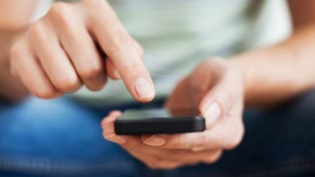 I kërkoi 300 euro ish të dashurës për të mos ia publikuar fotot intime, arrestohet i dyshuari