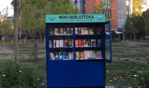 Hapet mini-biblioteka e parë në Prishtinë