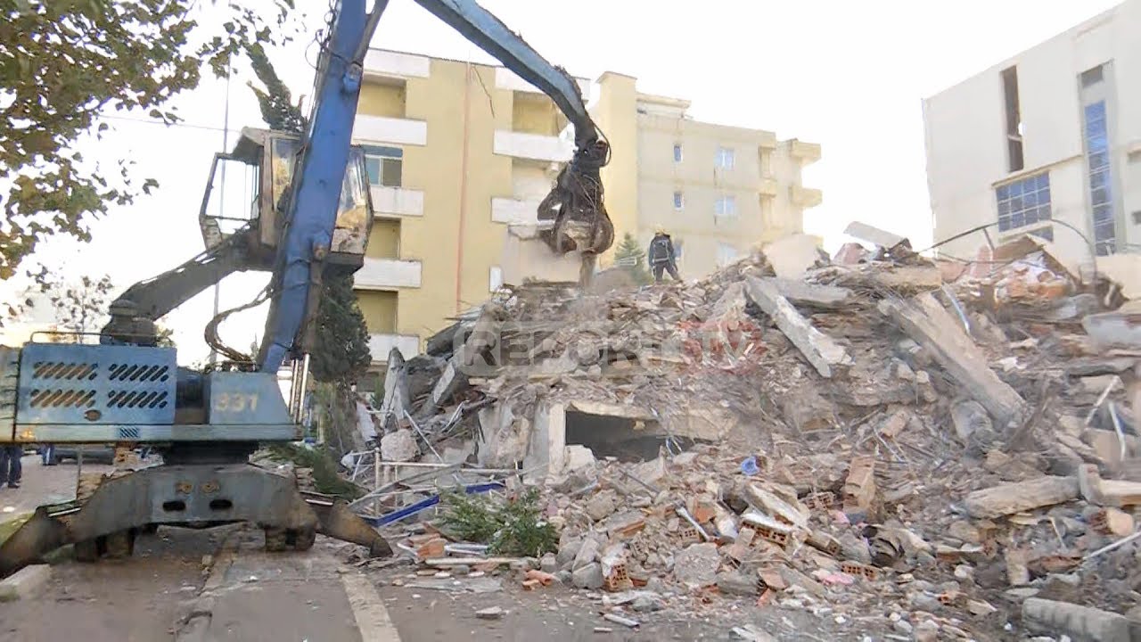 Nxirret pa shenja jete 54-vjeçari nga rrënojat e hotelit në Durrës