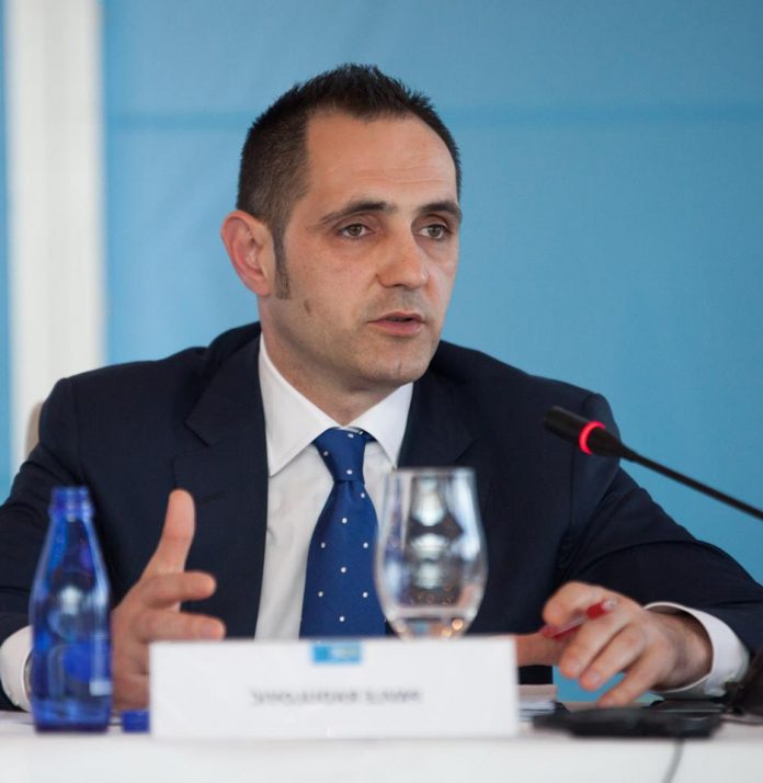 Ministri i Malit të Zi jep dorëheqjen pas publikimit të aferës korrupstive