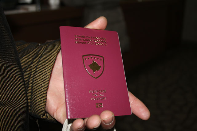 Vidhen 148 pasaporta kosovare në Podujevë