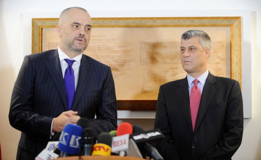 Thaçi telefonon Ramën: Jemi përkrah jush