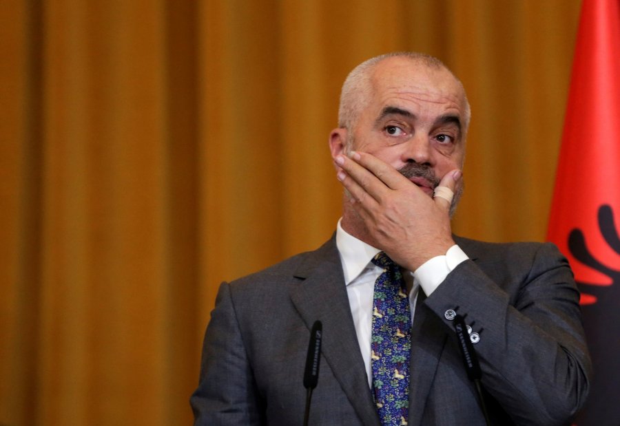 Rama publikon një hartë ku shihet Kosova brenda kufijve të Serbisë