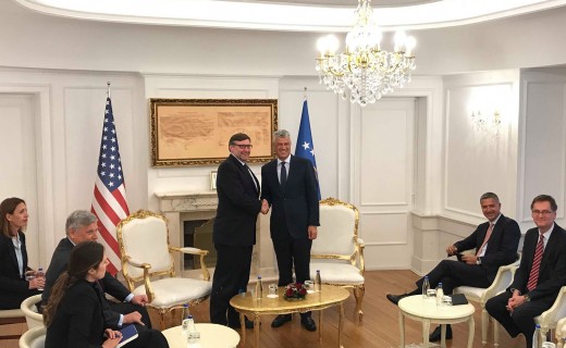 Nis takimi mes Thaçit dhe Palmerit