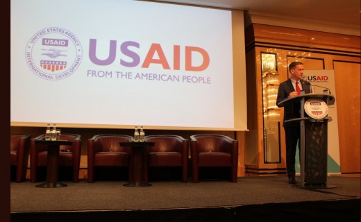 Kreu i USAID-it vjen në Kosovë, pritet takimi me liderët