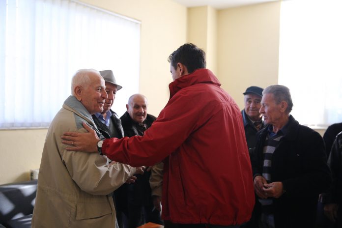 Veliaj takon qytetarët: Çdo shtëpi e dëmtuar do të bëhet nga e para