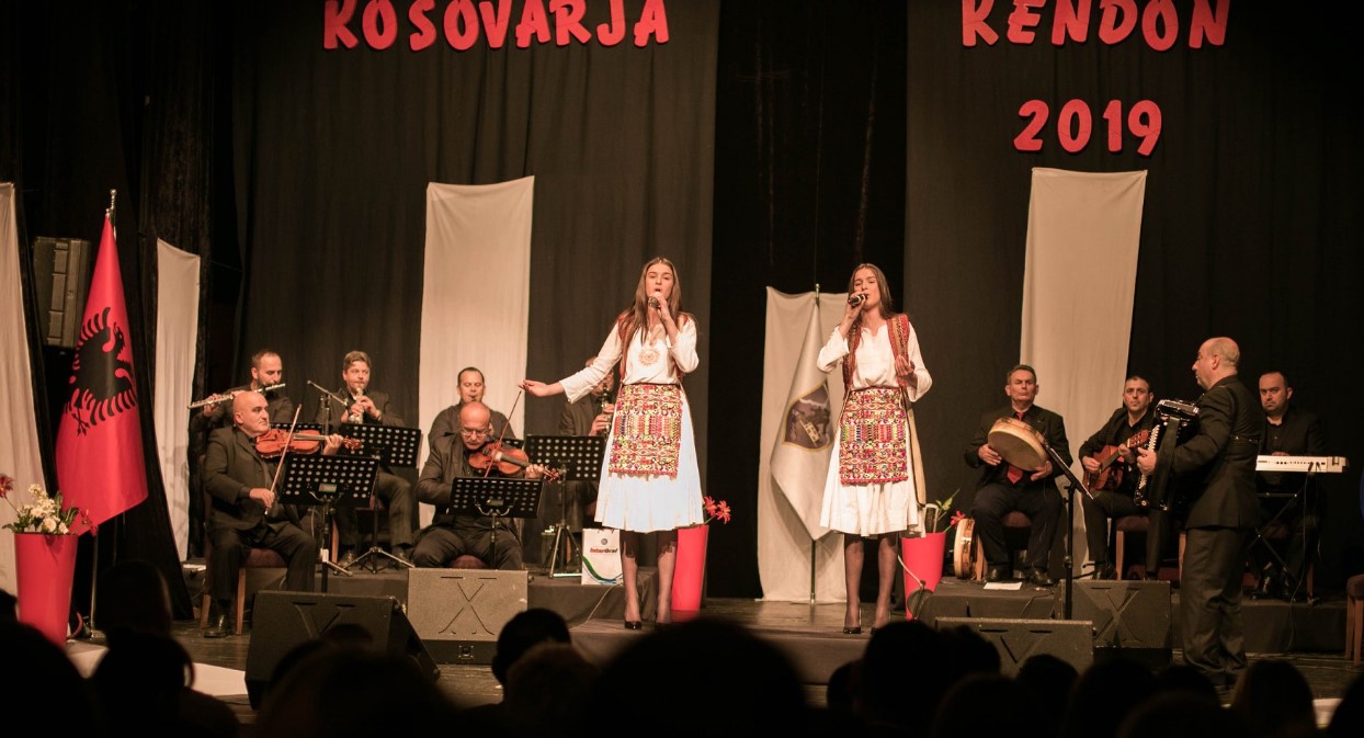 Alma Haxhiu, fituese e festivalit “Kosovarja Këndon”
