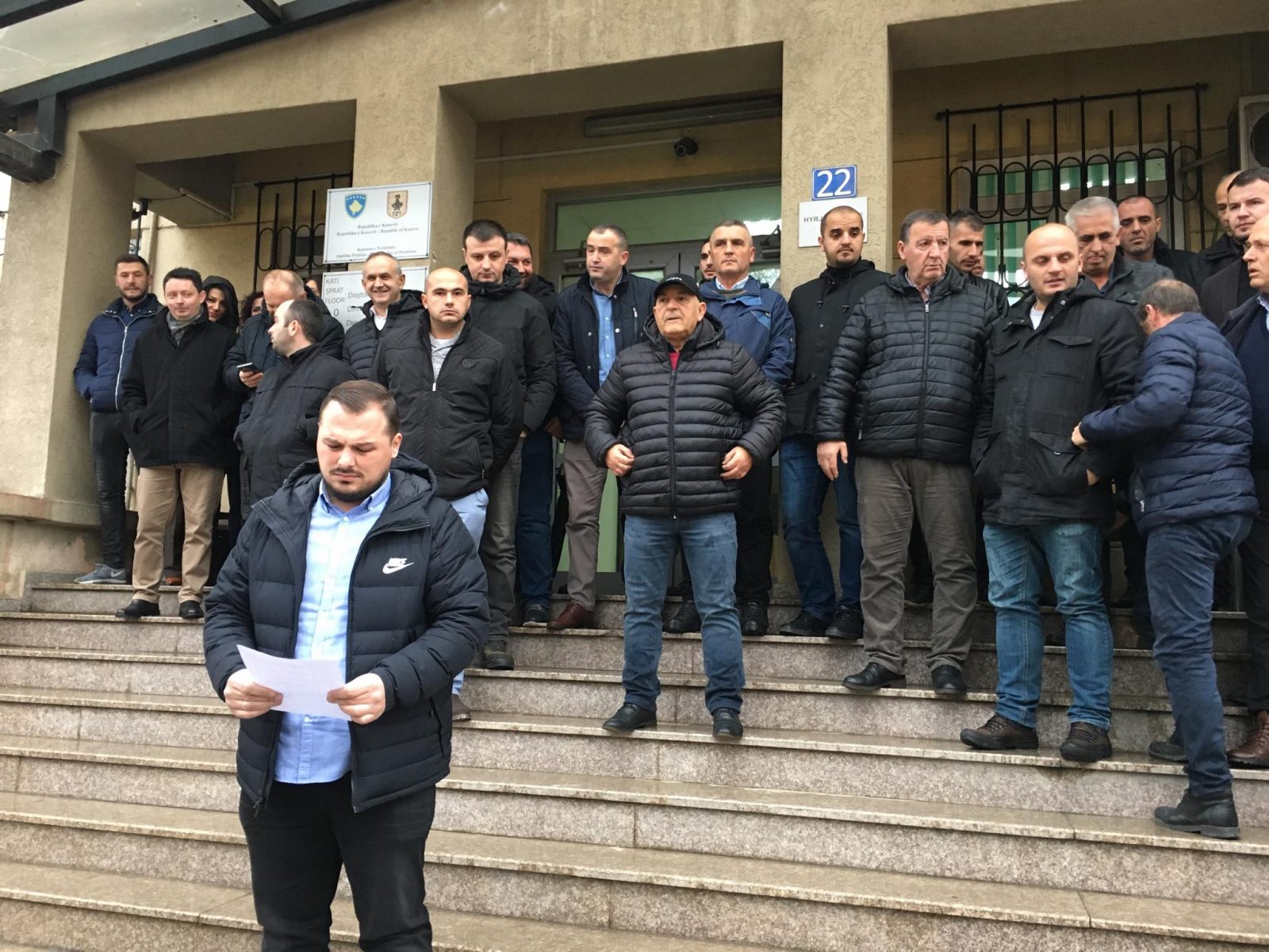 Protestojnë inspektorët e komunës së Prishtinës, kërkojnë të hetohet vrasja e kolegut të tyre