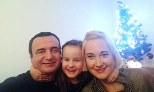 Kurti me familje ju uron Vitin e Ri