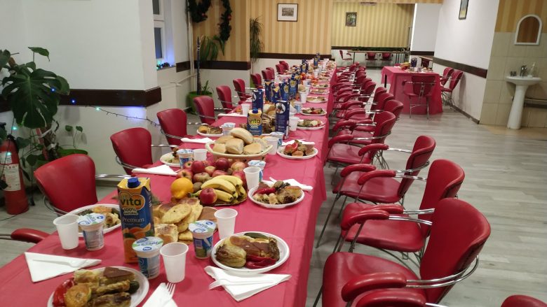 Darkë festive për banorët e Shtëpisë së të Moshuarve në Prishtinë