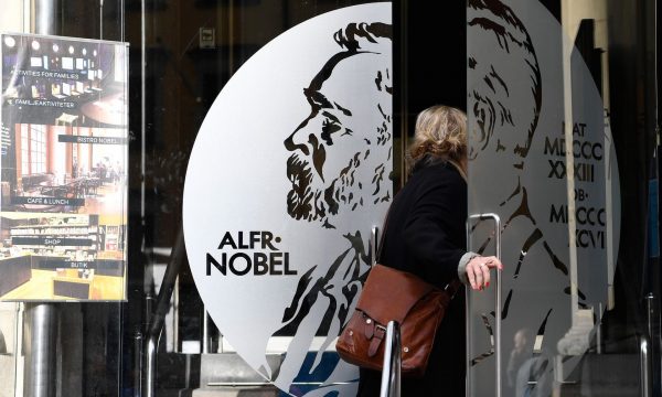 Kosova bojkoton ceremoninë e Nobelit, Pacolli kërkon që edhe Shqipëria të veprojë njëjtë