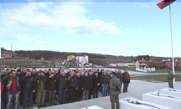 Gjatë homazheve në Prekaz, Bekim Jashari apelon për unitet