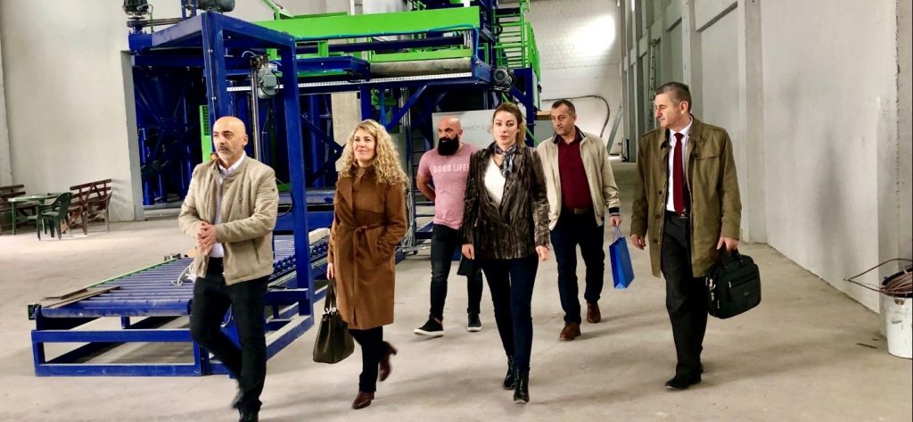 Fabrika e ngjyrave “Relux” biznes i diasporës në Kosovë, fillon eksportin në Kinë