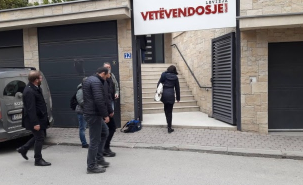 Një ditë para seancës konstituive, Kurti i mbledhë deputetët e tij