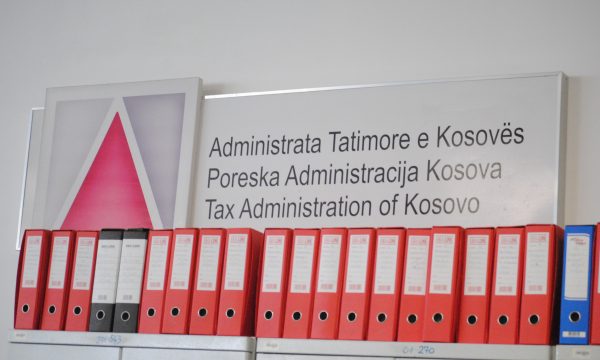 E dëmtoi buxhetin e shtetit me 4 milionë euro, ATK-ja madje nuk e largon as nga vendi i punës