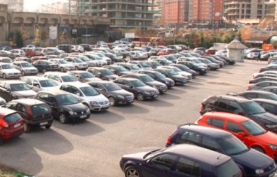 Tri zona parkingjesh në Prishtinë, çmimet nga 30 centë deri 1 euro