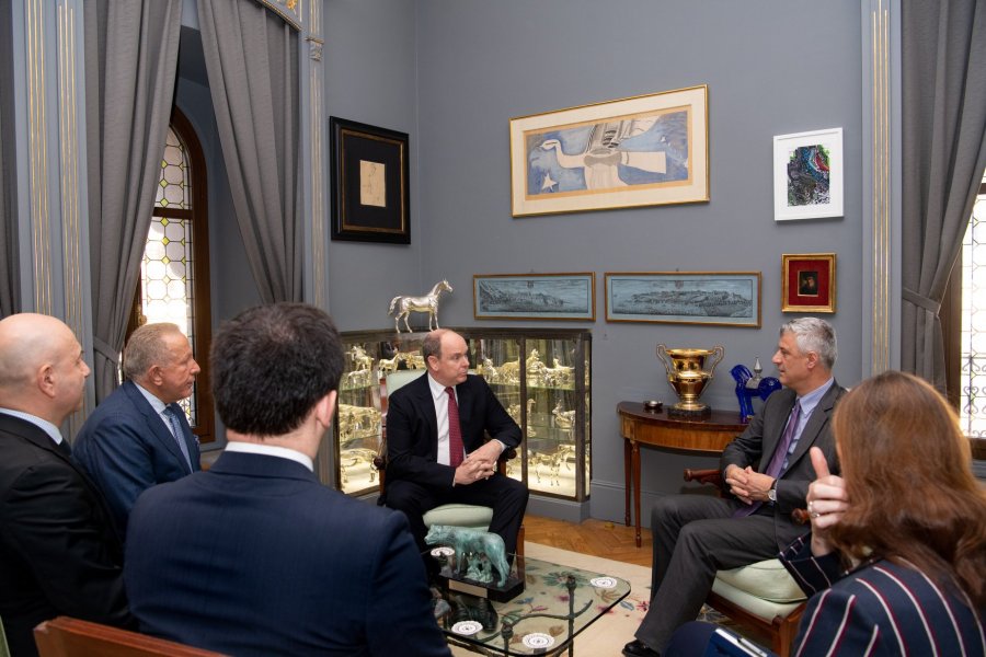 Thaçi e Pacolli takojnë princin e Monacos