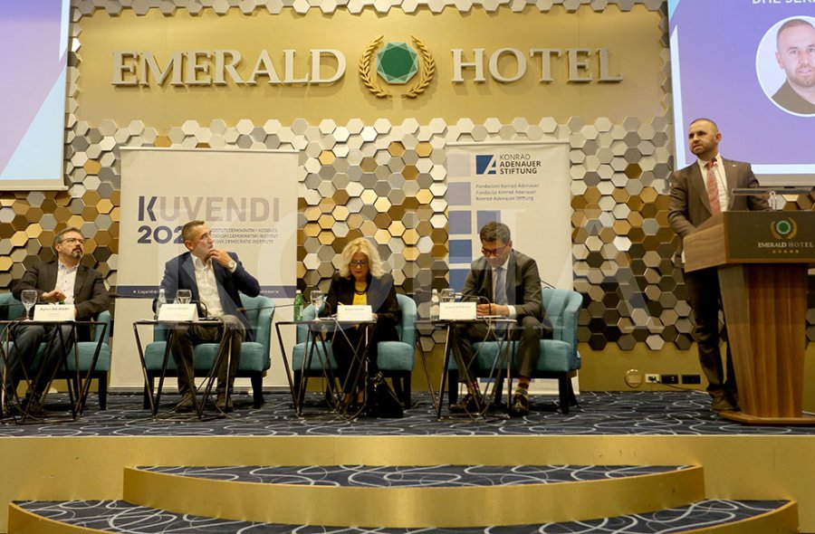 Për marrëveshje me Serbinë kërkohet njohje reciproke dhe ndërrim negociatorësh