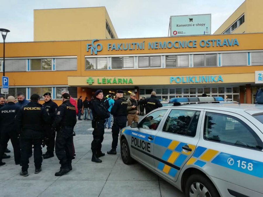 Së paku gjashtë të vrarë gjatë të shtënave në një spital në Çeki