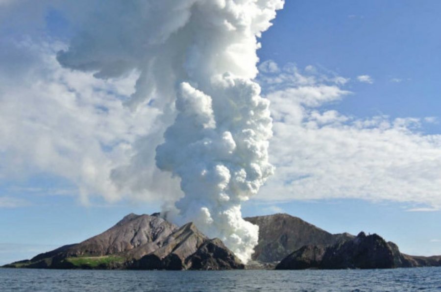 Gjashtë të vdekur, disa të zhdukur nga vullkani në Zelandën e Re