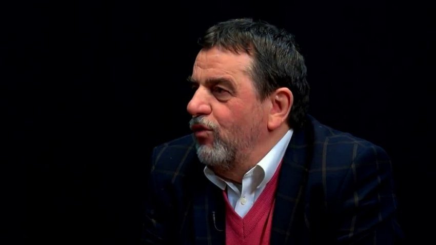 Profesori Krasniqi fajëson dy shtetet shqiptare për tekstet e historisë