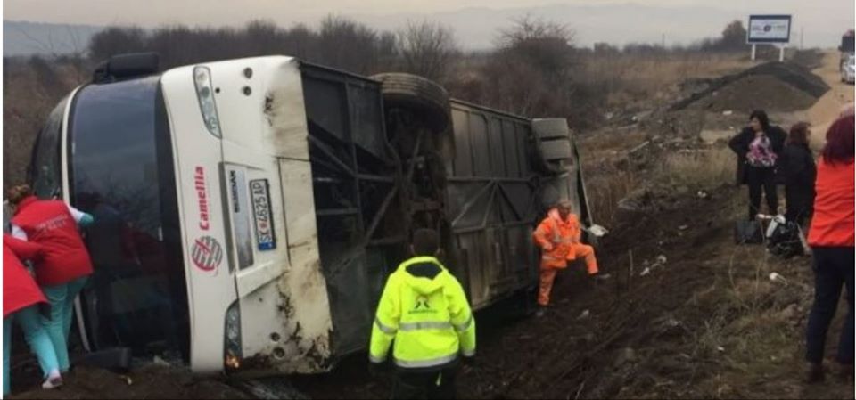 Aksident i rëndë në Serbi, përmbyset autobusi nga Maqedonia