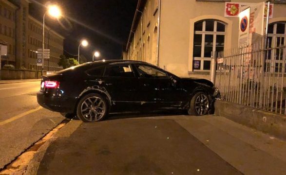 U shty me policinë në gjendje të dehur, kosovari dëbohet nga Zvicra