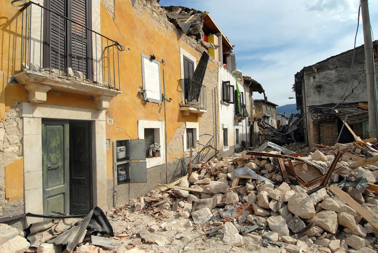 Tre tërmete në 30 minuta, panik dhe frikë në Itali