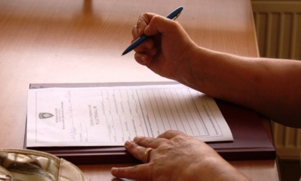 Ankohen mësimdhënësit e viteve ’90: U bënë gabime në përllogaritjen e pensioneve shtesë