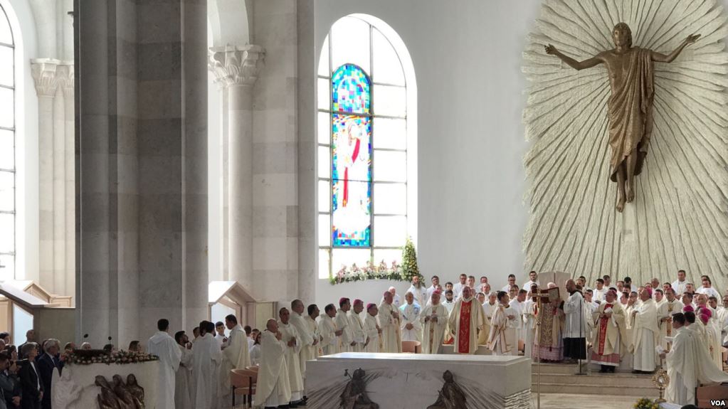 Kërshëndellat, mesha solemne mbahet në Katedralen “Shën Nënë Tereza”