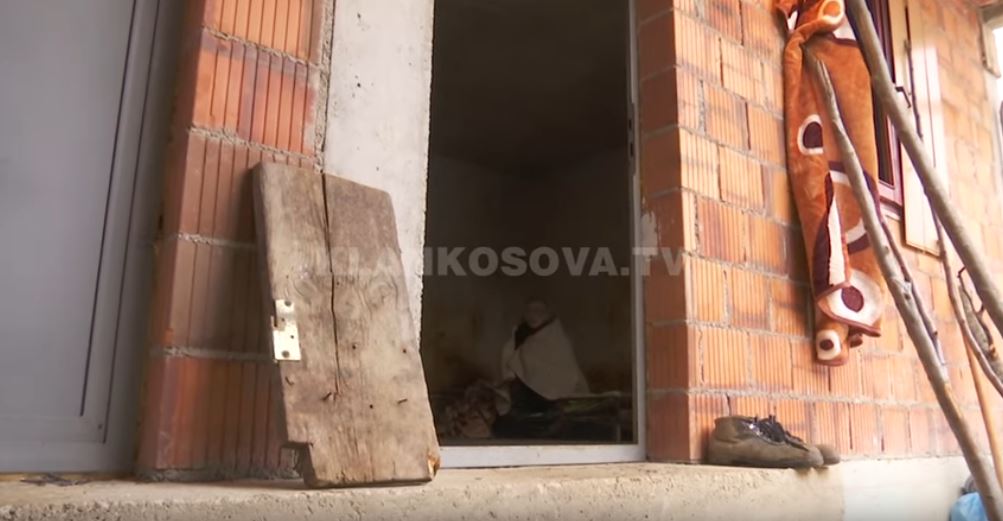 Familja Dullovi në hall me të birin e sëmurë mendërisht (VIDEO)