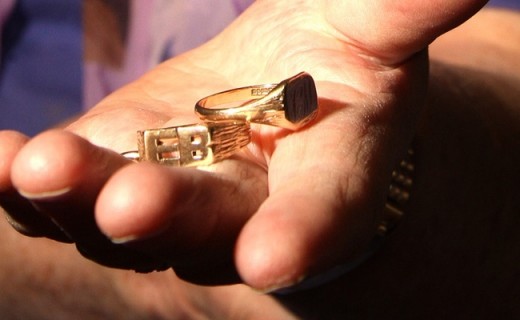 Grabitje në Prishtinë, femrës ia marrin unazat nga gishti