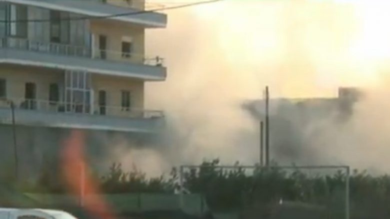 Shemben edhe dy ndërtesa në Durrës