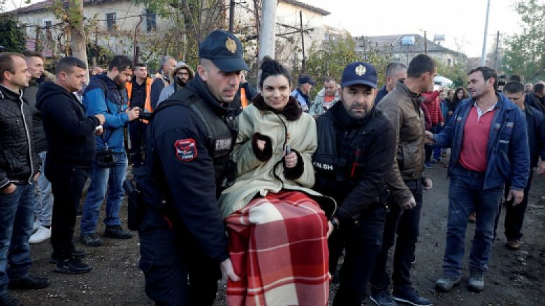 Vajza e paralizuar tregon si i shpëtoi tërmetit në Thumanë