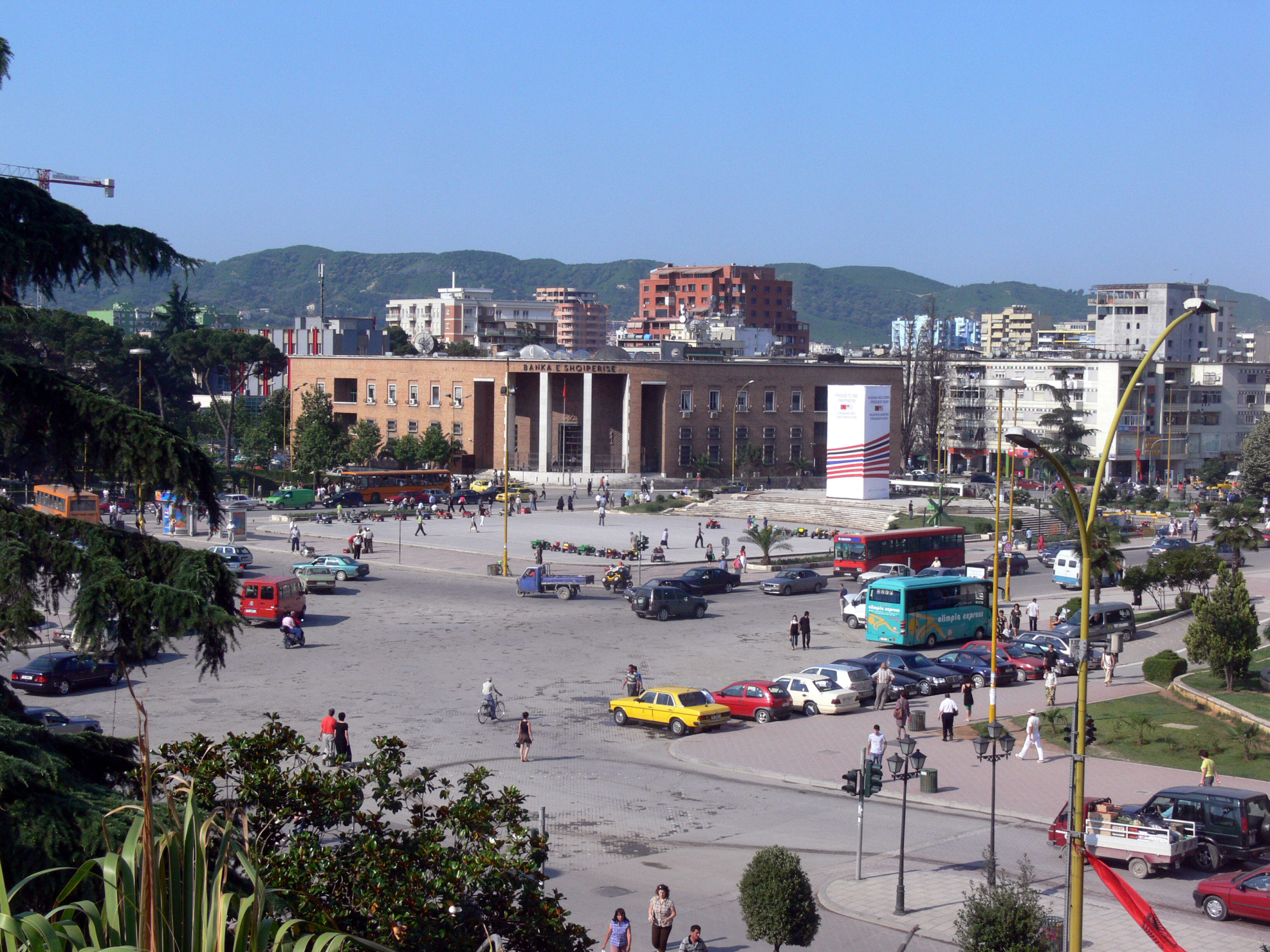 Tirana qyteti i fundit më i përshtatshëm për të gjetur dashurinë, Barcelona e para