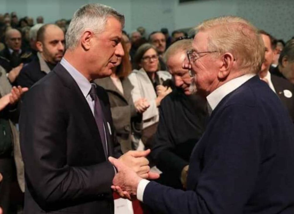 Dalin pamjet e takimit – Walker nuk e injoroi Thaçin (VIDEO)