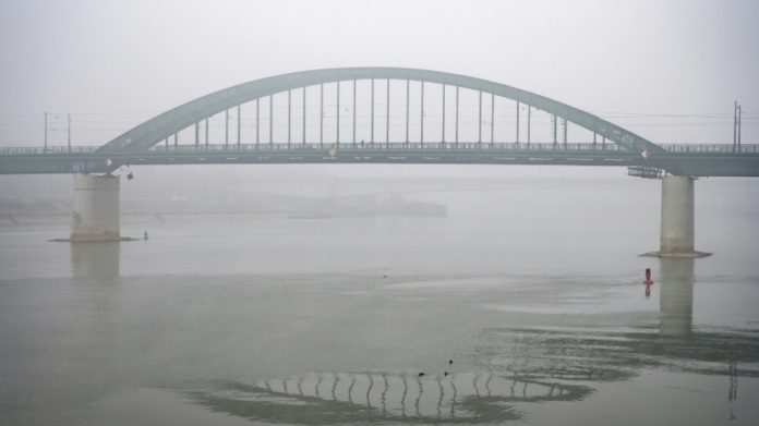 Një pjesë e Ballkanit përfshihet nga mjegulla toksike