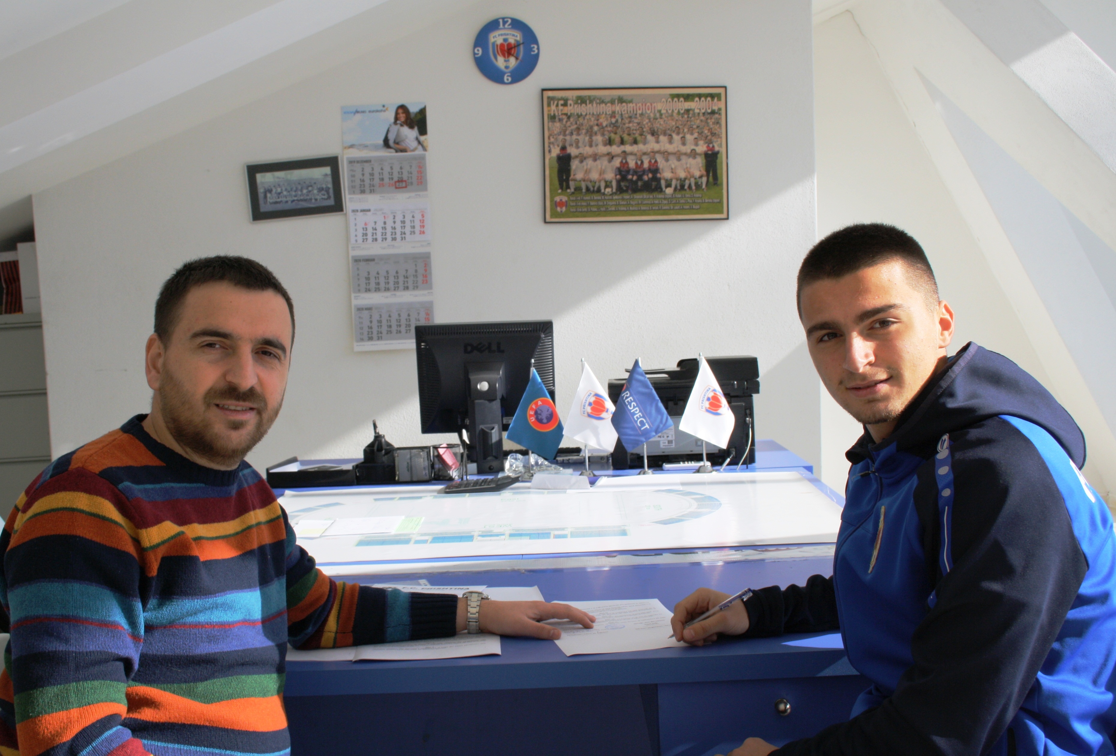 ZYRTARE: Ermal Vitija nënshkruan kontratë profesionale me Prishtinën