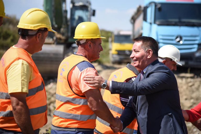 Ministria e Infrastrukturës nuk heq dorë nga shkeljet, po rrezikon keqpërdorimin e rreth 2 milionë eurove