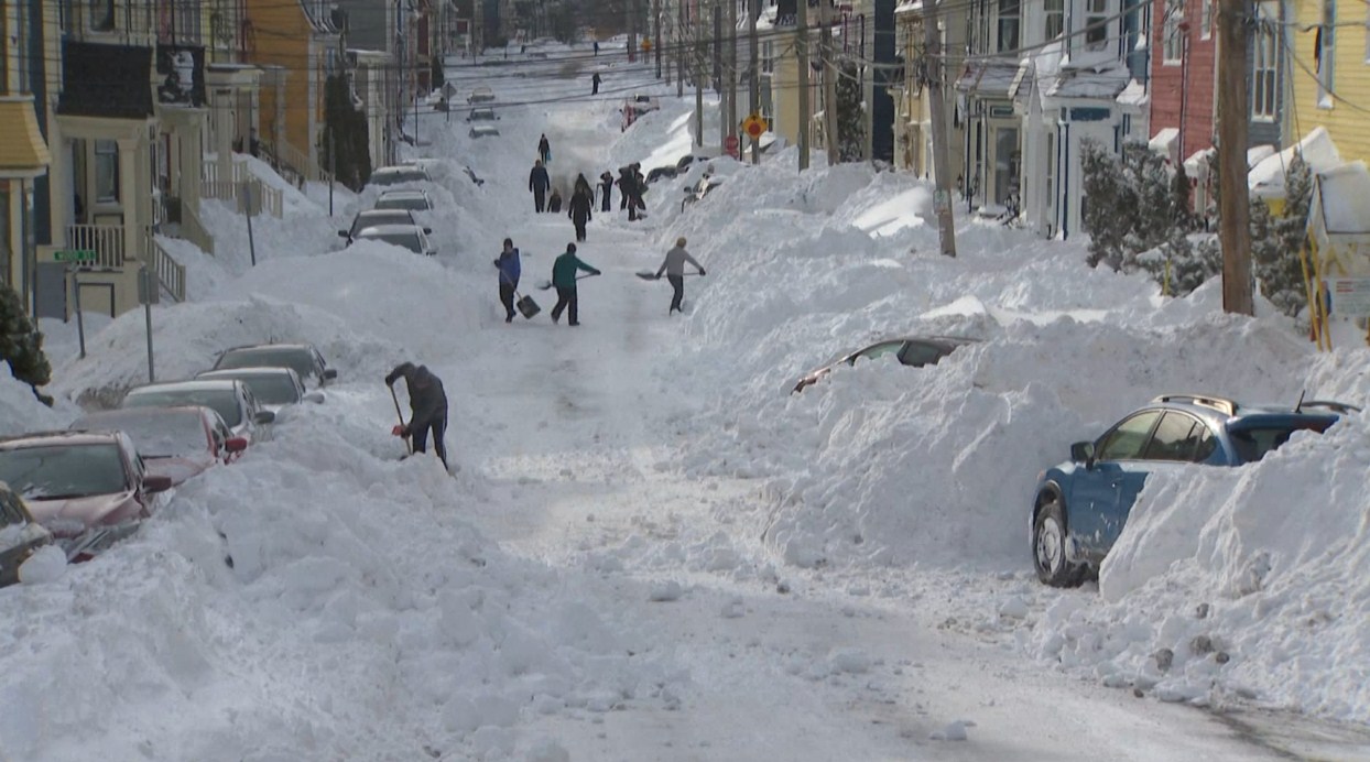 Reshje rekord bore në Kanada, ushtria nis operacionet për pastrimin e rrugëve (FOTO)