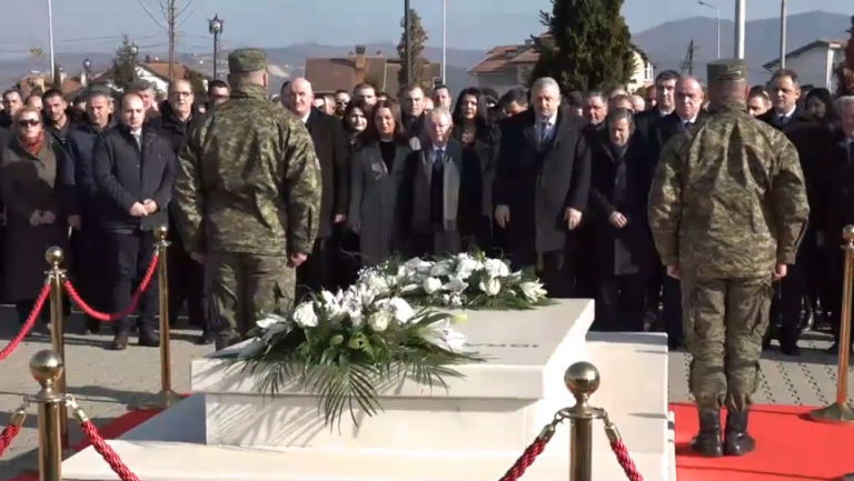 Agim Veliu te varri i Rugovës: Po e presim përgjigjen e VV’së, e kemi bërë ofertën tonë