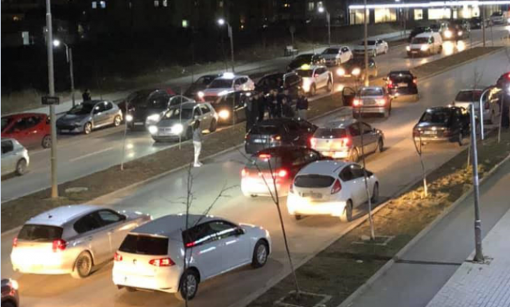 Tentonte t’iu ikte qenëve, i moshuari goditet nga vetura në Prishtinë